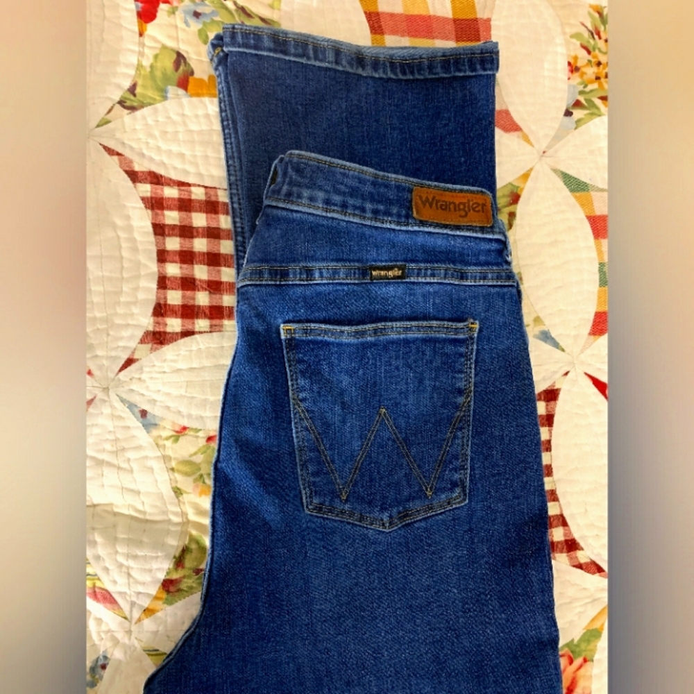 Wrangler Women's Classic Blue Straight Leg Jeans